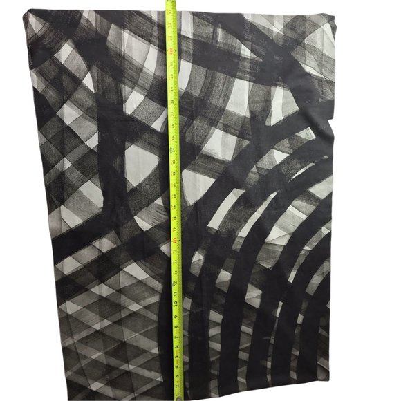Lululemon Yoga Towel, Large, Black White Abstract Lines Brush Stream Silver - Picture 14 of 16